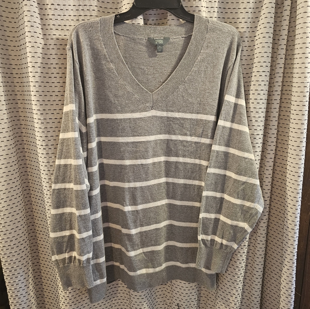 Terra & Sky Gray and White Striped V-Neck Pullover Sweater